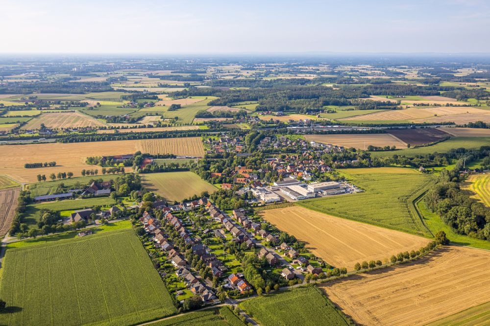 Aerial image Vellern - Residential areas on the edge of agricultural land in Vellern in the state North Rhine-Westphalia, Germany
