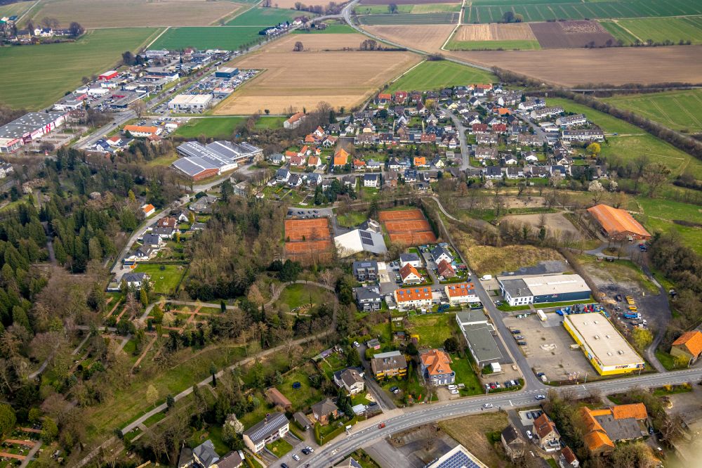 Aerial image Westönnen - Residential areas on the edge of agricultural land in Westönnen at Ruhrgebiet in the state North Rhine-Westphalia, Germany