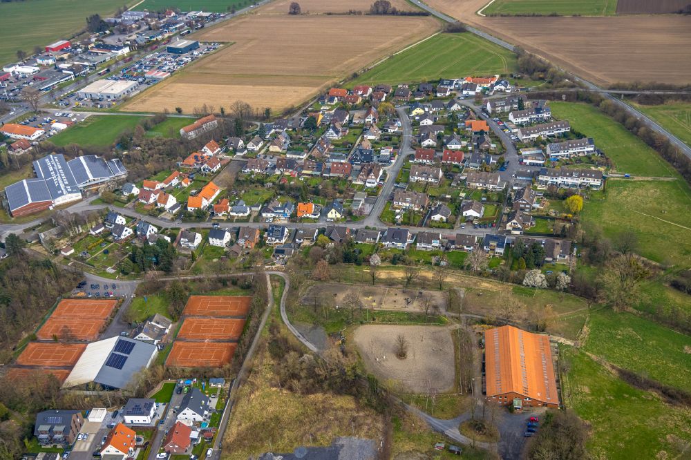 Aerial photograph Westönnen - Residential areas on the edge of agricultural land in Westönnen at Ruhrgebiet in the state North Rhine-Westphalia, Germany