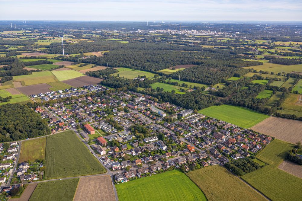 Wulfen from above - Residential areas on the edge of agricultural land in Wulfen at Ruhrgebiet in the state North Rhine-Westphalia, Germany