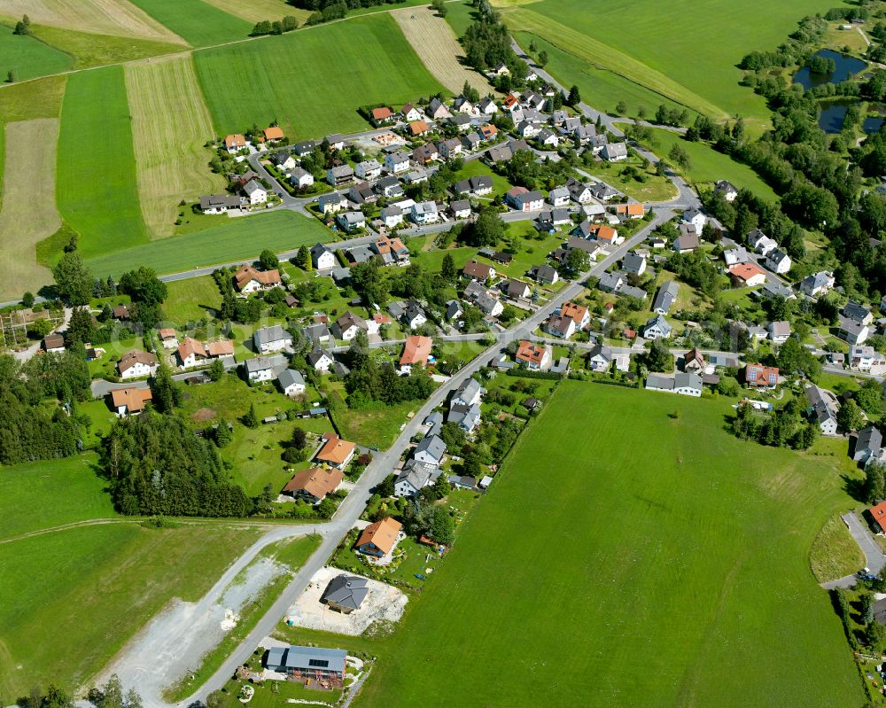 Aerial photograph Zell im Fichtelgebirge - Residential areas on the edge of agricultural land in Zell im Fichtelgebirge in the state Bavaria, Germany