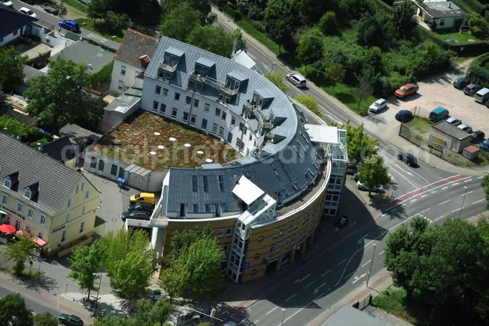 Magdeburg from the bird's eye view: Residential a semi-circular multi-family house settlement sheet at the Halberstaedter Chaussee in the Ottersleben district, in Magdeburg in Saxony-Anhalt
