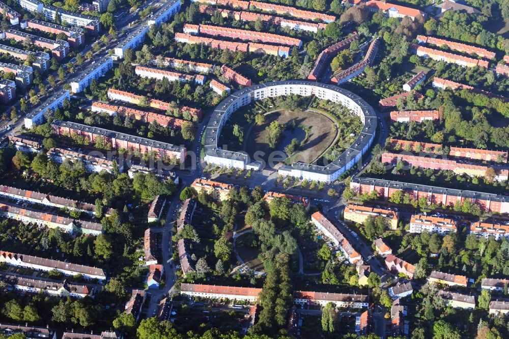 Aerial photograph Berlin - View of the Horseshoe estate in the Britz part of the district of Neukoelln in Berlin. The Hufeisensiedlung was designed by Bruno Taut and Martin Wagner. It is one of the first projects of social housing and part of the larger settlement Britz - Fritz Reuter city. It is an UNESCO World Heritage Site. The horseshoe itself is still owned by the GEHAG, under the roof of the Deutsche Wohnen AG