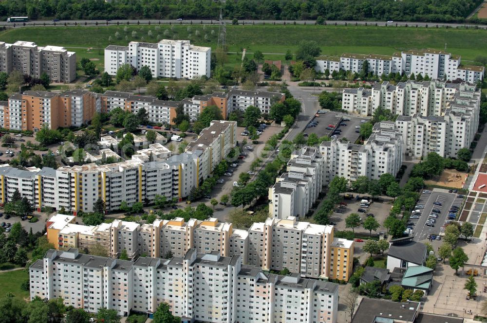 Wolfsburg from above - Blick auf das Wohngebiet an der Jenaer Straße im Stadtteil Westhagen. View of the residential area at the Jenaer Straße in the district Westhagen.