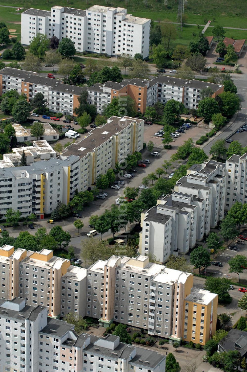 Aerial image Wolfsburg - Blick auf das Wohngebiet an der Jenaer Straße im Stadtteil Westhagen. View of the residential area at the Jenaer Straße in the district Westhagen.