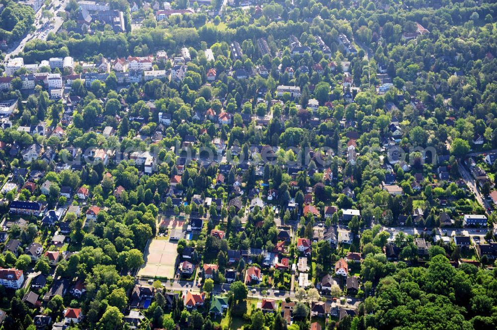 Aerial image Berlin Lichtenrade - Wohngebiet an der Krüger Straße, Paetschstraße, Wolziger Straße und Hohenzollernstraße in Berlin Lichtenrade. Housing area in the Lichtenrade district.