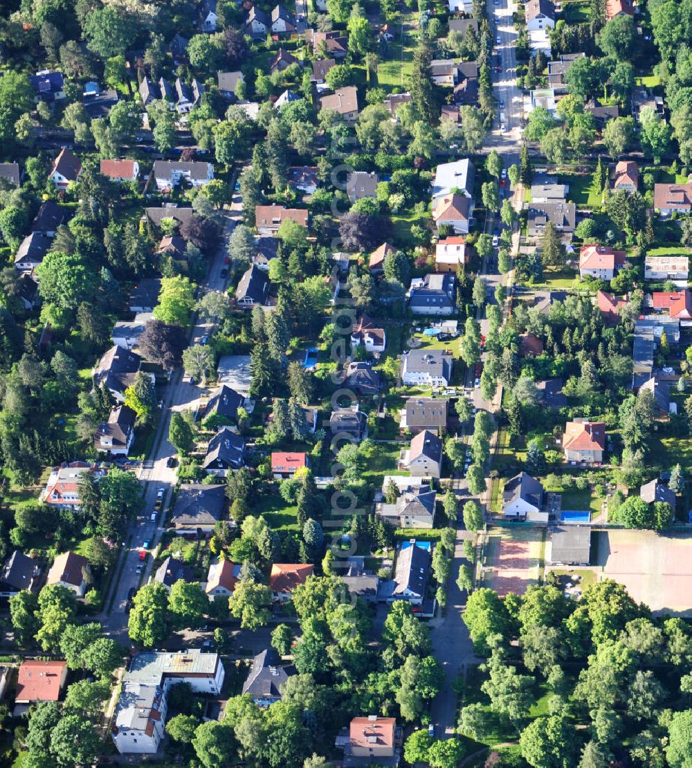 Aerial image Berlin Lichtenrade - Wohngebiet an der Krüger Straße, Paetschstraße, Wolziger Straße und Hohenzollernstraße in Berlin Lichtenrade. Housing area in the Lichtenrade district.