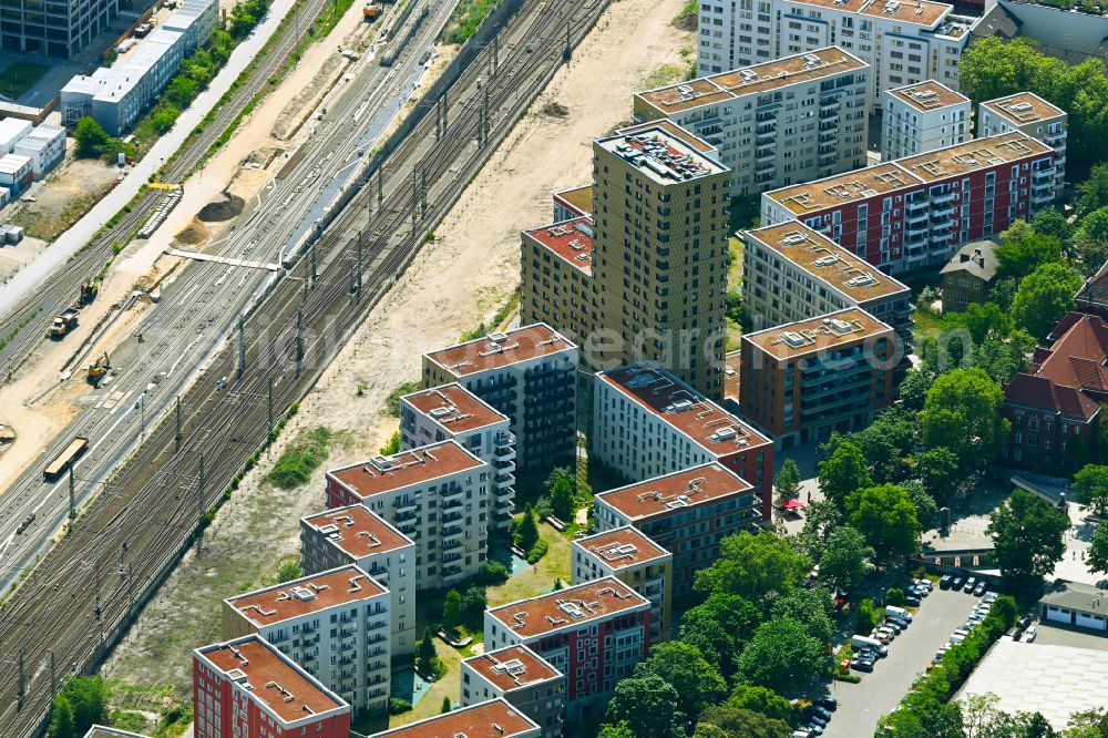 Aerial photograph Berlin - Residential area of the multi-family house settlement on street Klara-Franke-Strasse in the district Moabit in Berlin, Germany
