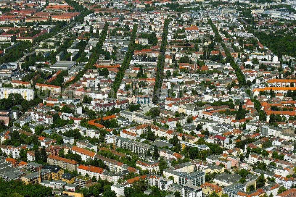 Berlin from above - Residential area of the multi-family house settlement Berliner Allee - Antonplatz - Longhonsstrasse in the district Weissensee in Berlin, Germany