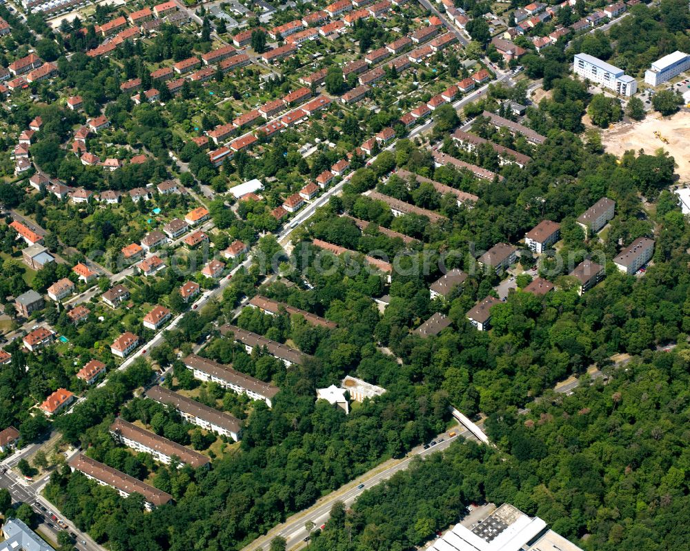 Karlsruhe from the bird's eye view: Residential area of the multi-family house settlement overlooking the synagogue of Juedische Kultusgemeinde Karlsruhe on street Erzbergerstrasse in the district Nordstadt in Karlsruhe in the state Baden-Wuerttemberg, Germany