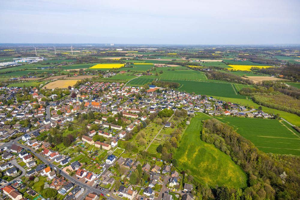 Aerial image Bönen - Residential area of the multi-family house settlement in the district Westerboenen in Boenen in the Ruhr area in the state North Rhine-Westphalia, Germany