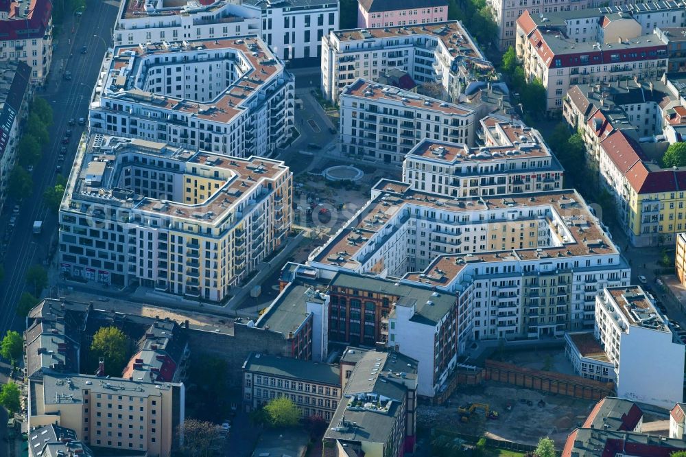 Berlin from above - Residential area of the multi-family house settlement Box Seven on Freudenberg- Areal in Wohngebiet on Boxhagener Strasse Holteistrasse and Weserstrasse in the district Friedrichshain in Berlin, Germany