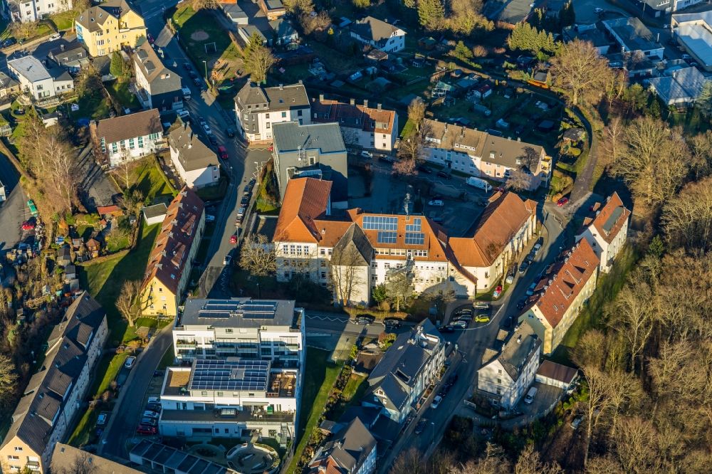 Aerial photograph Ennepetal - Residential area of the multi-family house settlement on Breslauer Platz with the building of the former Staedtische Realschule Ennepetal in Ennepetal in the state North Rhine-Westphalia, Germany