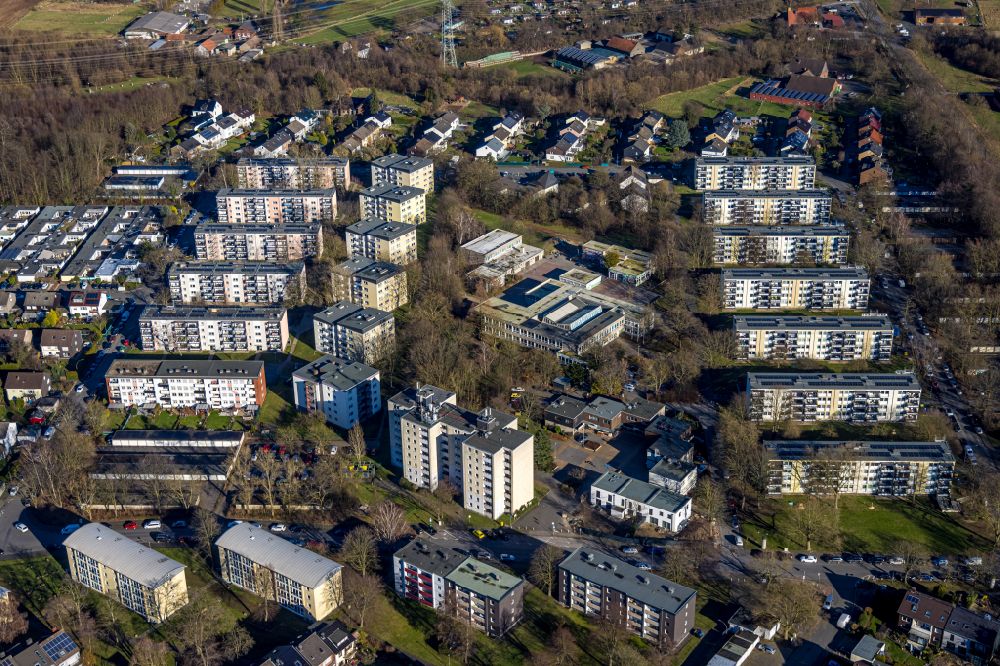 Aerial photograph Castrop-Rauxel - Residential area of the multi-family house settlement on street Dresdener Strasse in the district Deininghausen in Castrop-Rauxel at Ruhrgebiet in the state North Rhine-Westphalia, Germany
