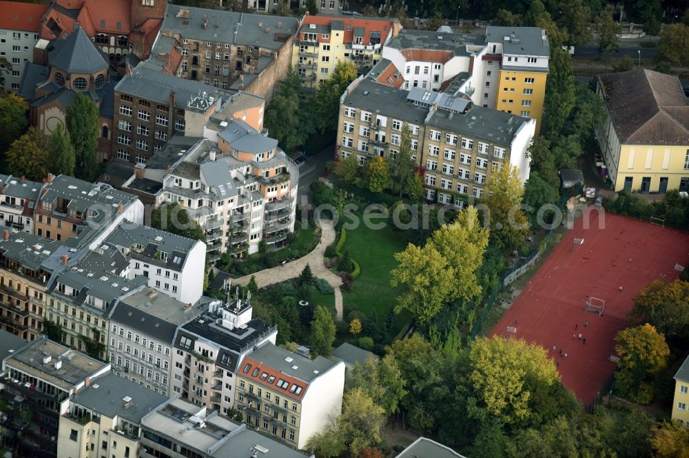 Berlin from above - Residential area of a multi-family house settlement Choriner Strasse - Schoenhauers Allee destrict Prenzlauer Berg in Berlin