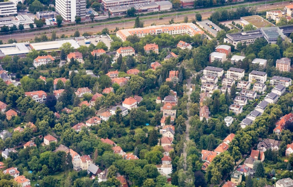 Berlin from the bird's eye view: Residential area of the multi-family house settlement on Curtiusstrasse im Statteil Lichterfelde-West in Berlin, Germany
