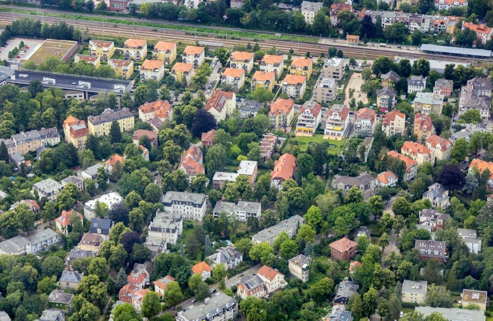 Aerial image Berlin - Residential area of the multi-family house settlement on Curtiusstrasse im Statteil Lichterfelde-West in Berlin, Germany