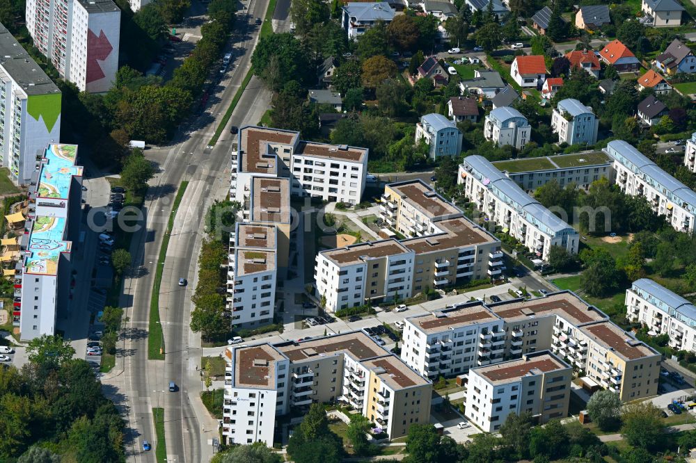 Aerial photograph Berlin - Residential area of a multi-family house settlement on Joachim-Ringelnatz-Strasse - Hans-Fallada-Strasse - Cecilienstrasse in the district Biesdorf in Berlin