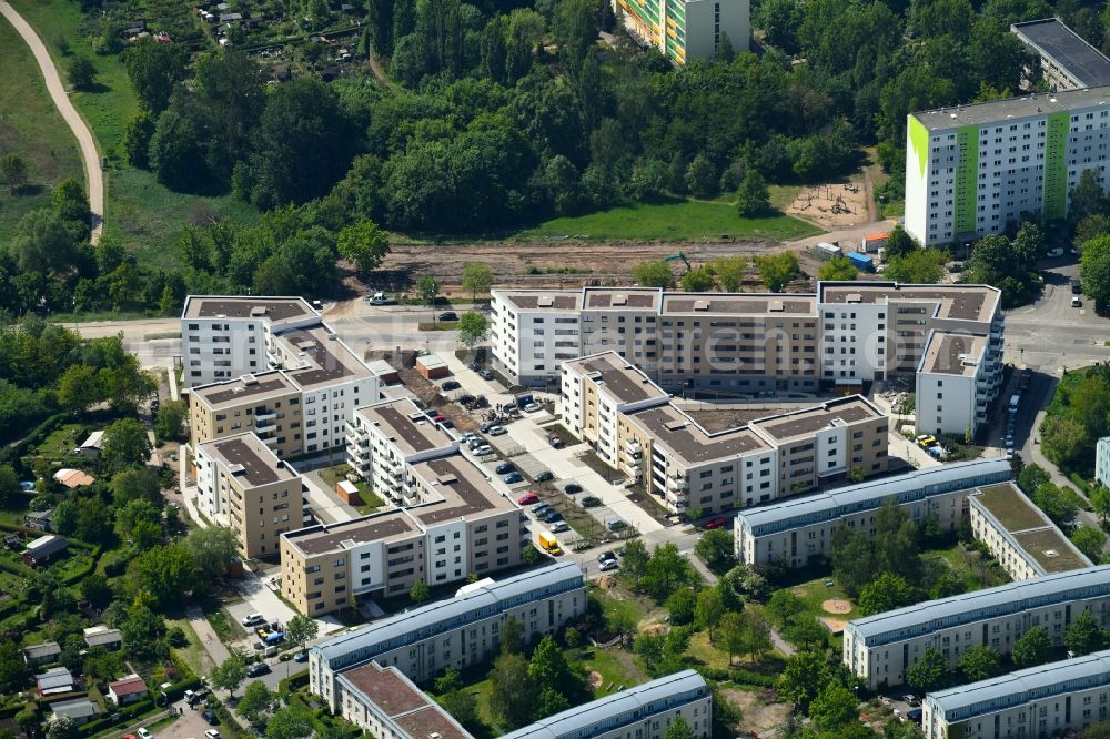 Berlin from above - Residential area of a multi-family house settlement on Joachim-Ringelnatz-Strasse - Hans-Fallada-Strasse - Cecilienstrasse in the district Biesdorf in Berlin