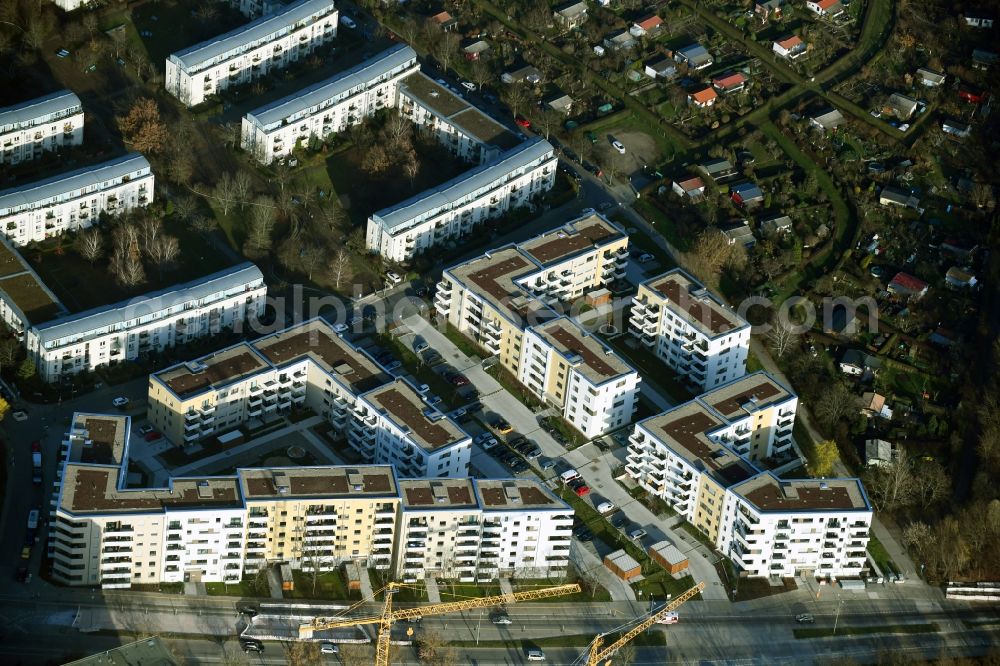 Aerial photograph Berlin - Residential area of a multi-family house settlement on Joachim-Ringelnatz-Strasse - Hans-Fallada-Strasse - Cecilienstrasse in the district Biesdorf in Berlin