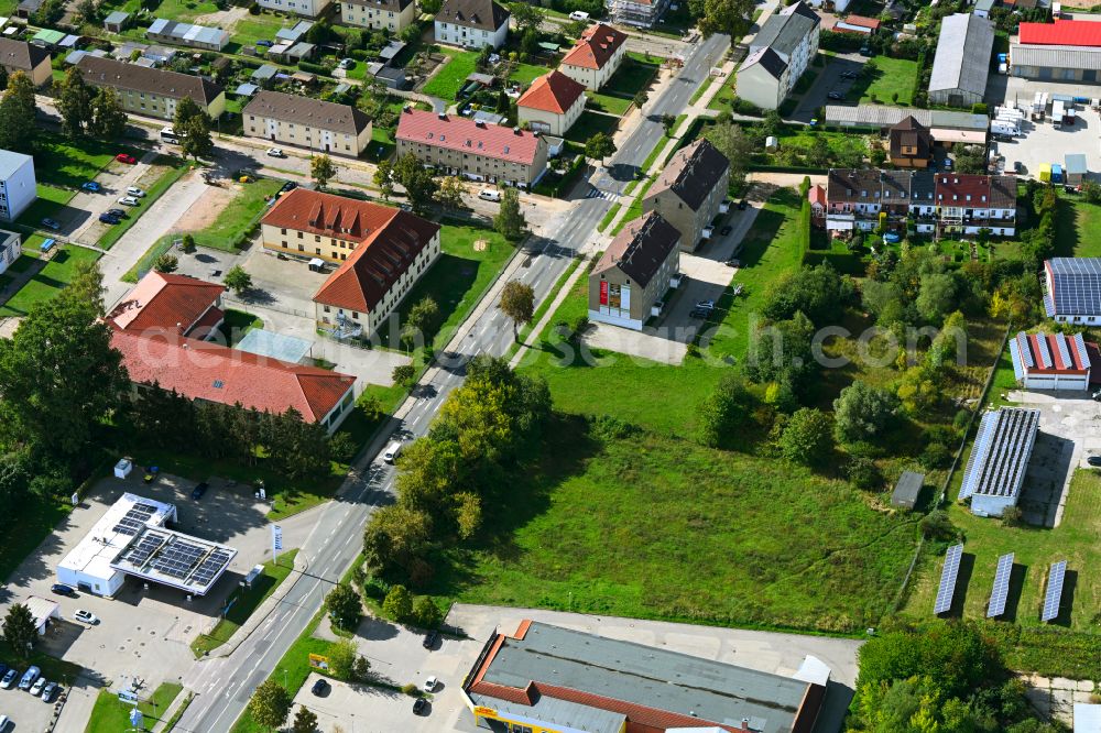 Demmin from the bird's eye view: Residential area of the multi-family house settlement on street Jarmener Strasse in Demmin in the state Mecklenburg - Western Pomerania, Germany