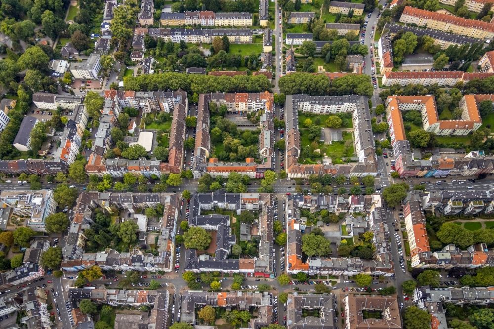 Dortmund from the bird's eye view: Residential area of the multi-family house settlement along the Arneckestrasse in Dortmund at Ruhrgebiet in the state North Rhine-Westphalia, Germany