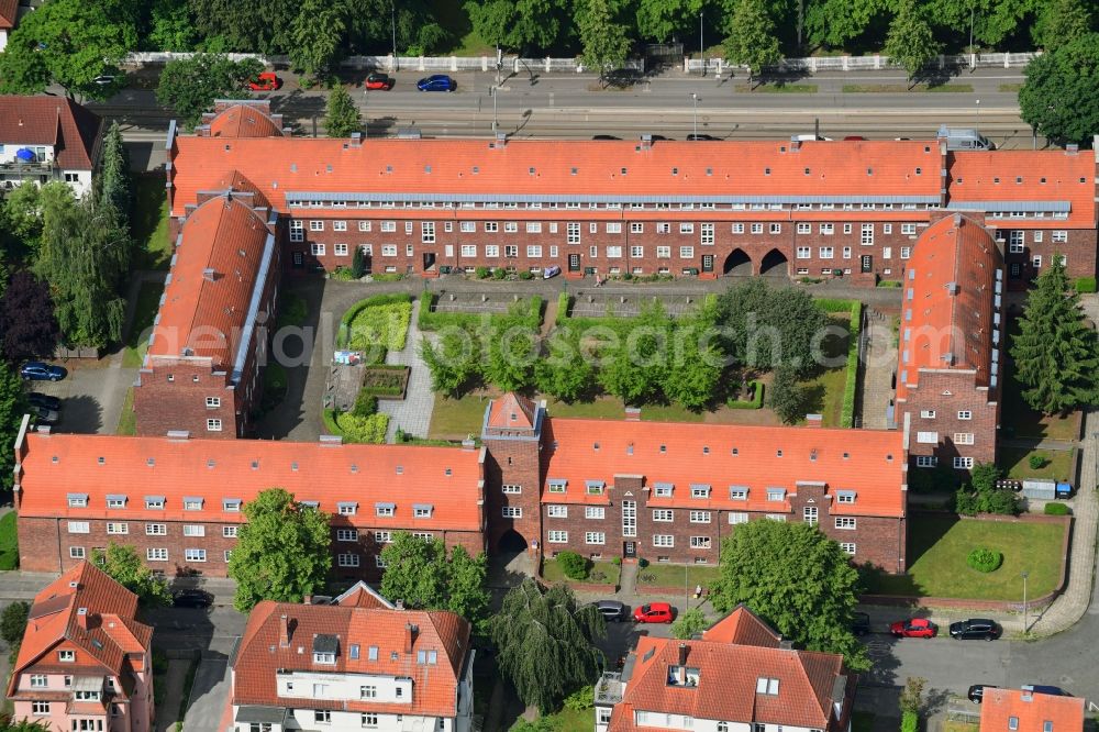 Schwerin from the bird's eye view: Residential area of the multi-family house settlement along the Dr.-Hans-Wolf-Strasse in Schwerin in the state Mecklenburg - Western Pomerania, Germany