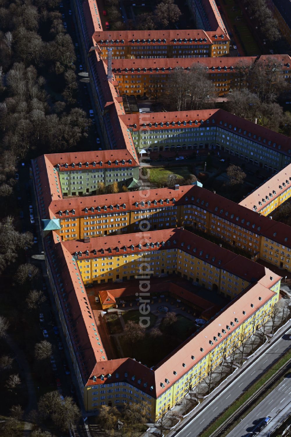 Aerial image München - Residential area of the multi-family house settlement along the Lampadiusstrasse - Dachauer Strasse - Franz-Marc-Strasse in the district Moosach in Munich in the state Bavaria, Germany