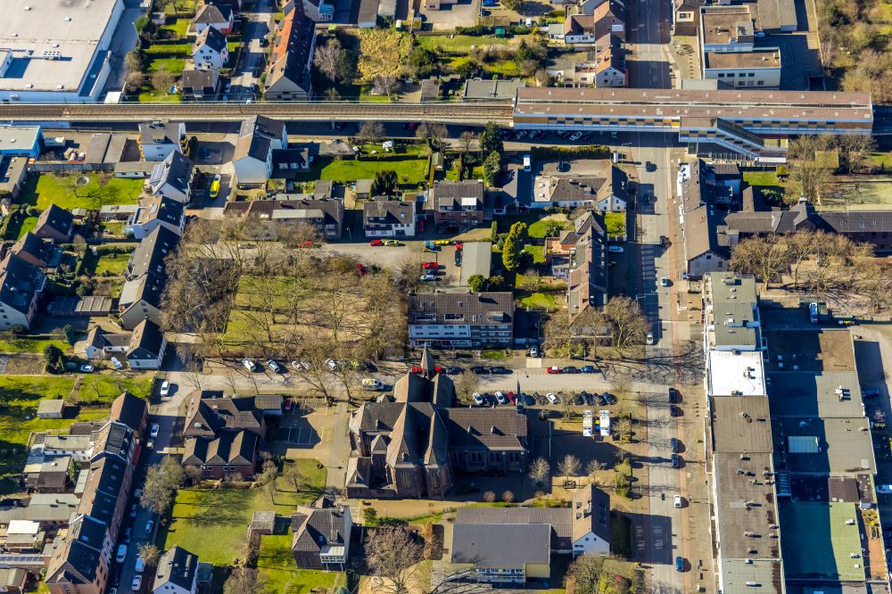 Duisburg from the bird's eye view: Residential area of the multi-family house settlement along the Sudetenstrasse - Wedauer Strasse in Duisburg in the state North Rhine-Westphalia, Germany