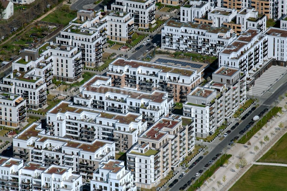 Aerial image Frankfurt am Main - Residential area of the multi-family house settlement on Europagarten - Roemischer Ring in the district Innenstadt in Frankfurt in the state Hesse, Germany