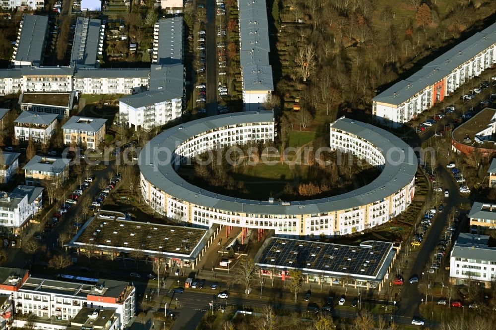 Aerial image Falkensee - Roof and wall structures in residential area of a multi-family house settlement Gartenstadt Falkenhoeh in Falkensee in the state Brandenburg, Germany
