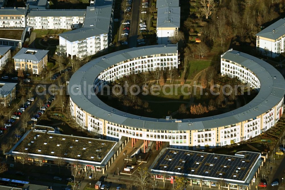 Aerial photograph Falkensee - Roof and wall structures in residential area of a multi-family house settlement Gartenstadt Falkenhoeh in Falkensee in the state Brandenburg, Germany