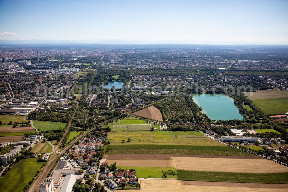 München from above - Residential area of the multi-family house Settlement at shore Areas of lake Fasaneriesee in the district Feldmoching-Hasenbergl in Munich in the state Bavaria, Germany