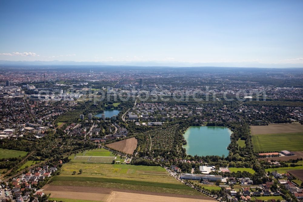 München from the bird's eye view: Residential area of the multi-family house Settlement at shore Areas of lake Fasaneriesee in the district Feldmoching-Hasenbergl in Munich in the state Bavaria, Germany