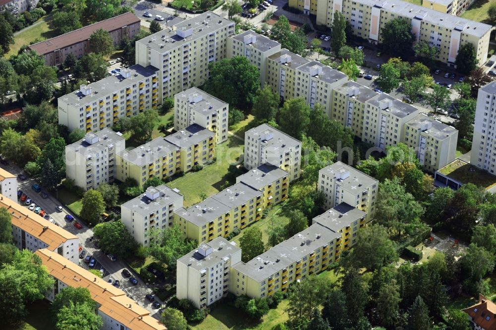 Berlin from the bird's eye view: Residential area of the multi-family house settlement Gabainstrasse - Kamenzer Damm in the district Lankwitz in Berlin, Germany