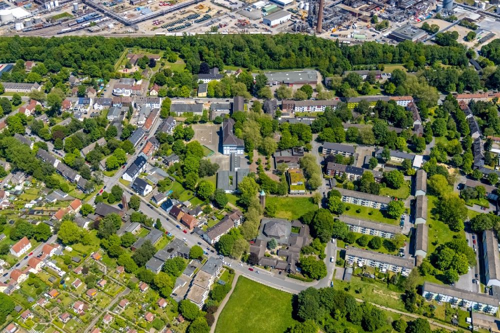 Gelsenkirchen from above - Residential area of the multi-family house settlement on Feldhauser strasse in the district Scholven in Gelsenkirchen at Ruhrgebiet in the state North Rhine-Westphalia, Germany