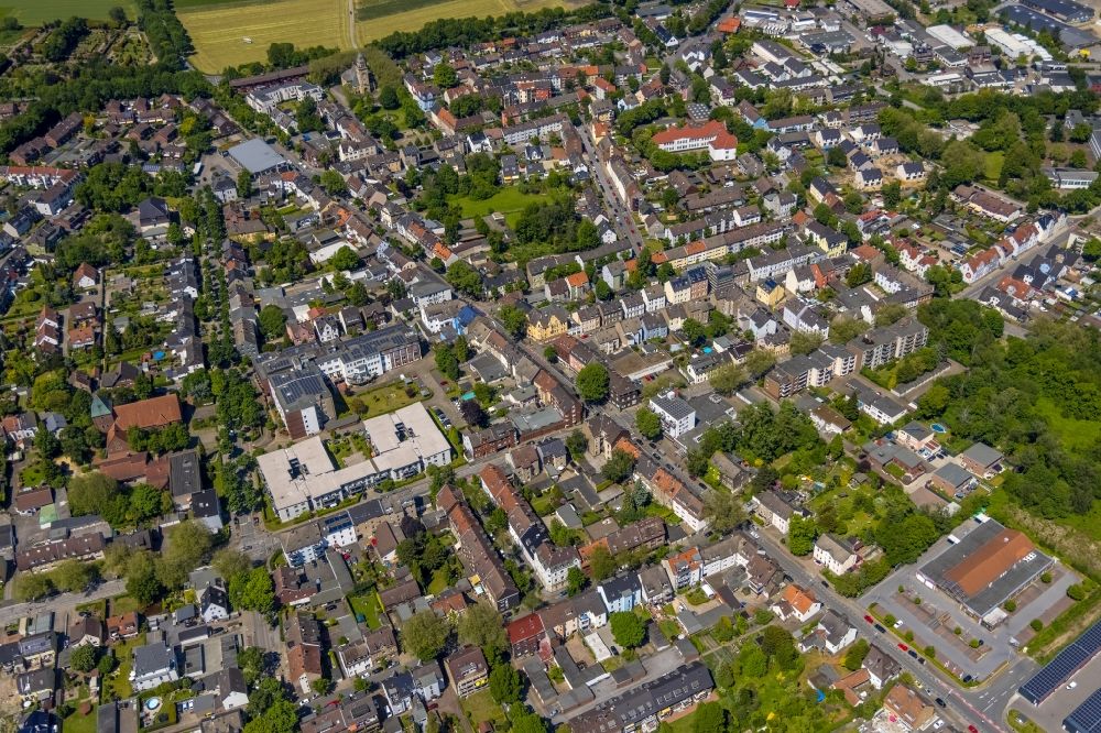 Aerial image Gelsenkirchen - Residential area of the multi-family house settlement on Ewaldstrasse in the district Resse in Gelsenkirchen at Ruhrgebiet in the state North Rhine-Westphalia, Germany