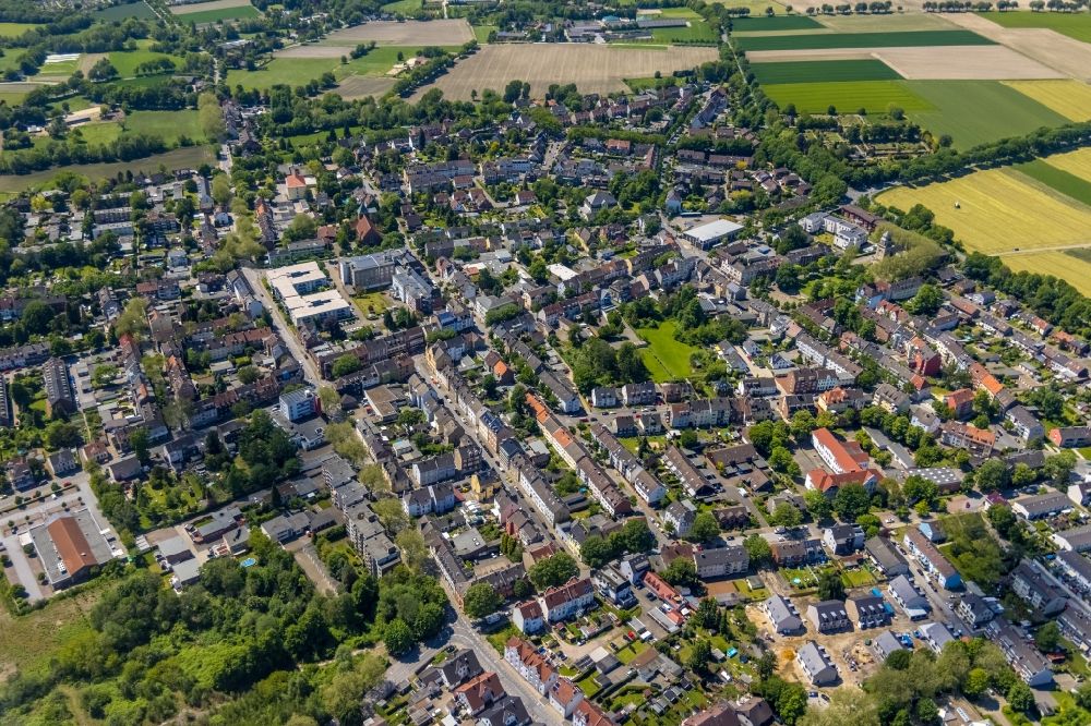 Gelsenkirchen from above - Residential area of the multi-family house settlement on Ewaldstrasse in the district Resse in Gelsenkirchen at Ruhrgebiet in the state North Rhine-Westphalia, Germany