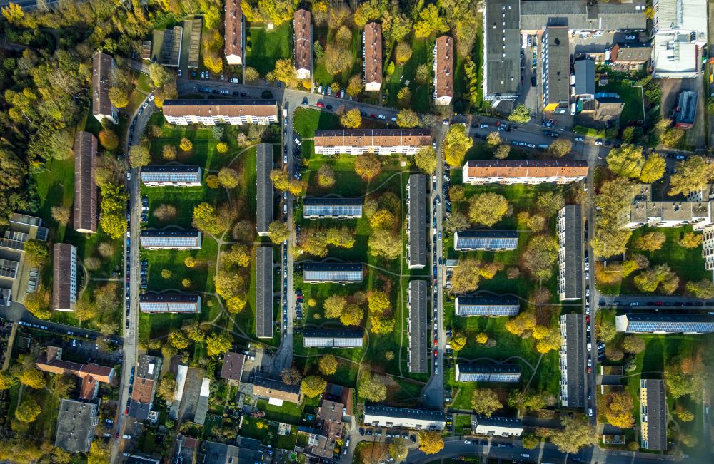Aerial image Gelsenkirchen - Residential area of the multi-family house settlement on street Pommernstrasse in the district Bismarck in Gelsenkirchen at Ruhrgebiet in the state North Rhine-Westphalia, Germany
