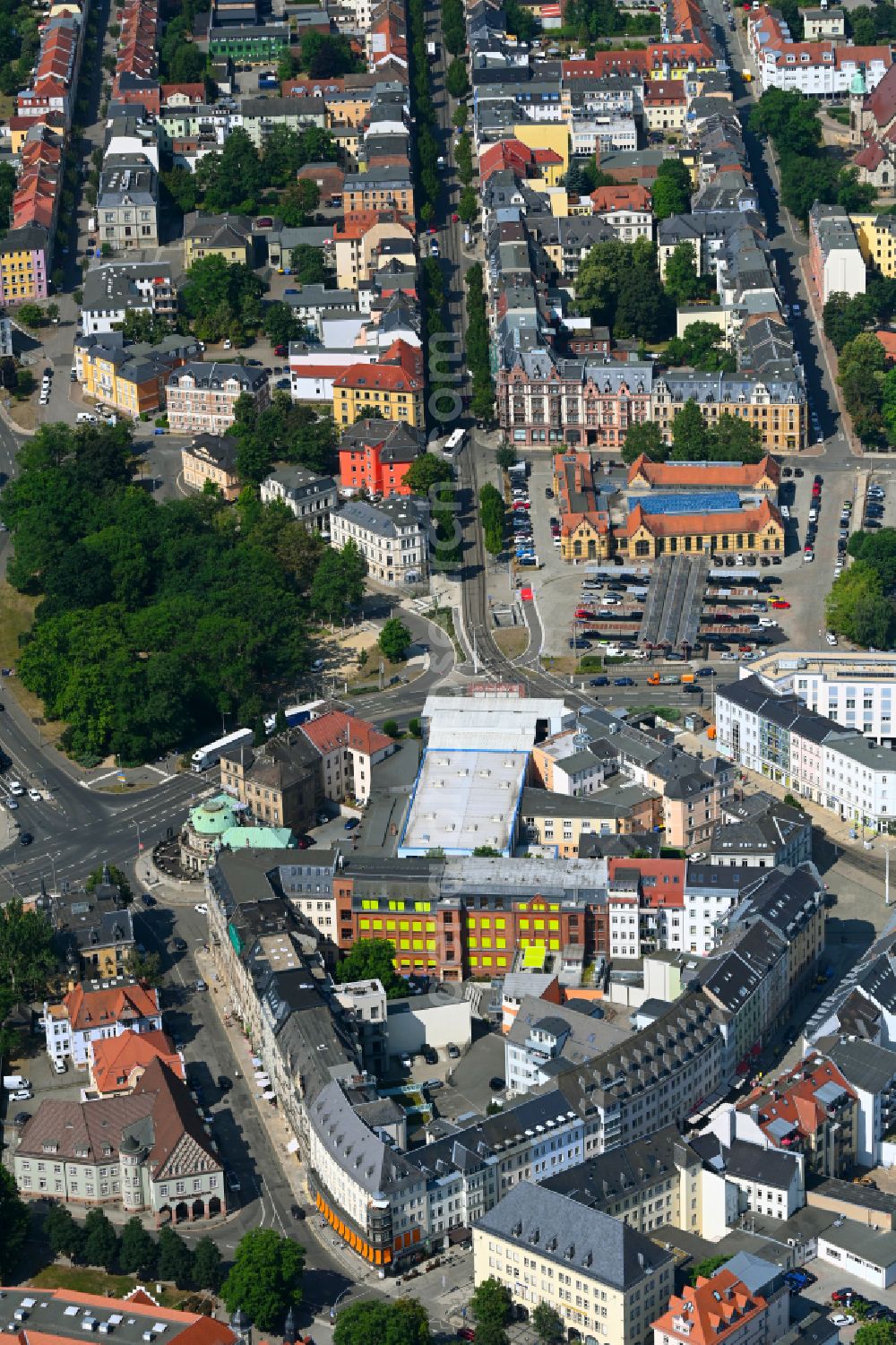 Aerial image Zwickau - Residential area of the multi-family house settlement Georgenstrasse - Schumannstrasse - Aeussere Plauensche Strasse in Zwickau in the state Saxony, Germany