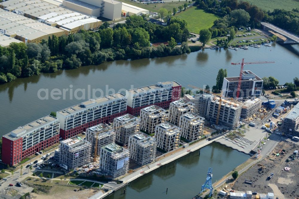 Aerial image Offenbach am Main - Residential area of the multi-family house settlement auf of the Hafeninsel in Offenbach am Main in the state Hesse, Germany