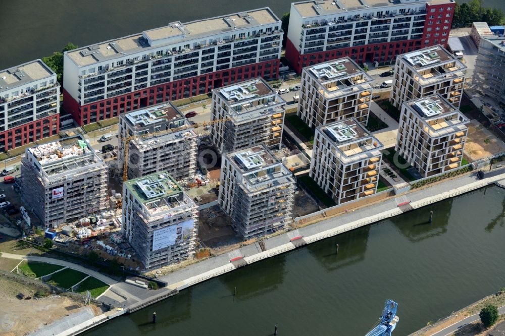 Aerial photograph Offenbach am Main - Residential area of the multi-family house settlement auf of the Hafeninsel in Offenbach am Main in the state Hesse, Germany