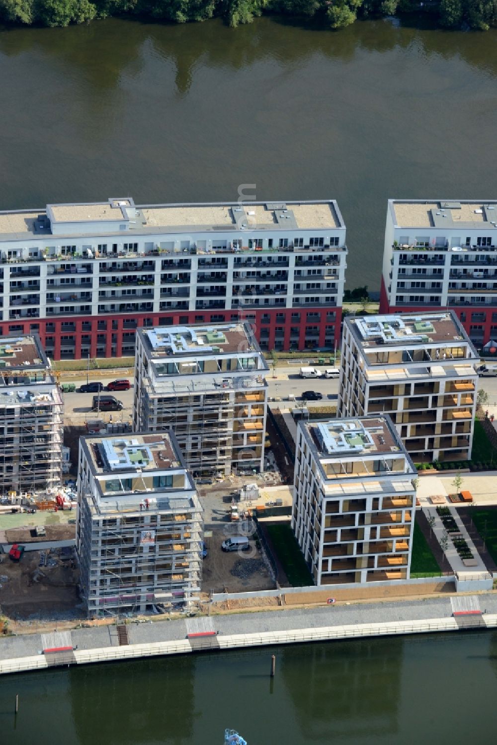 Aerial photograph Offenbach am Main - Residential area of the multi-family house settlement auf of the Hafeninsel in Offenbach am Main in the state Hesse, Germany