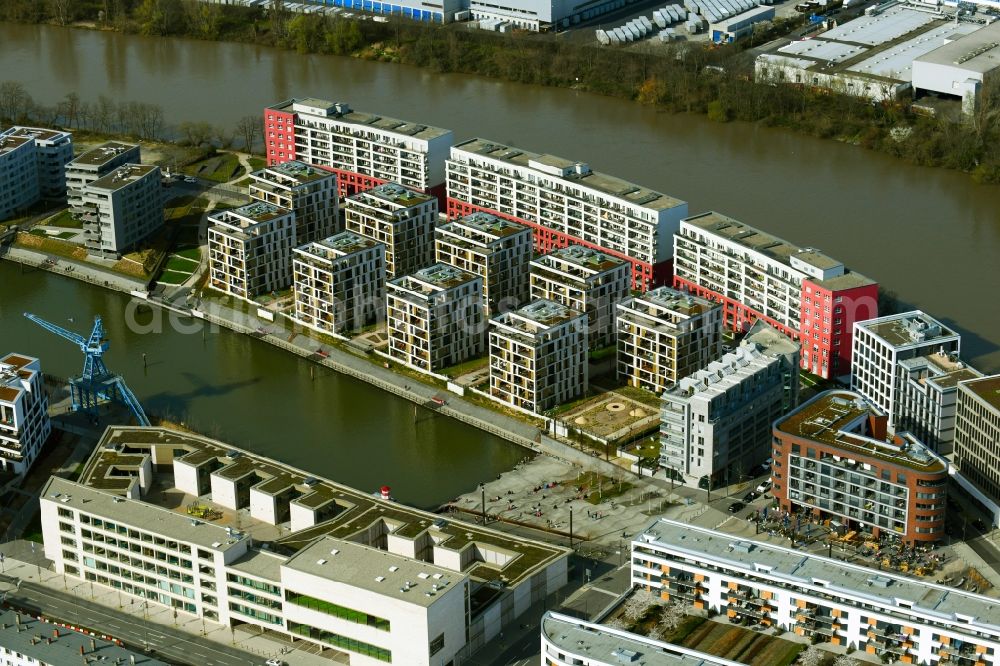 Offenbach am Main from above - Residential area of the multi-family house settlement auf of the Hafeninsel in Offenbach am Main in the state Hesse, Germany
