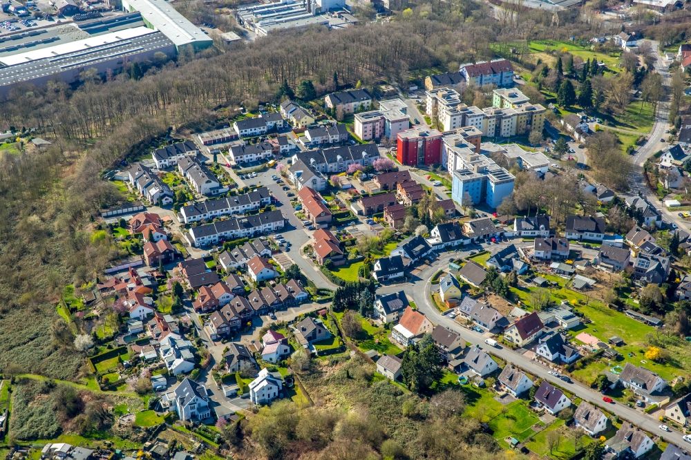 Hagen from above - Residential area of the multi-family house settlement along the Hoexterstrasse in Hagen in the state North Rhine-Westphalia, Germany
