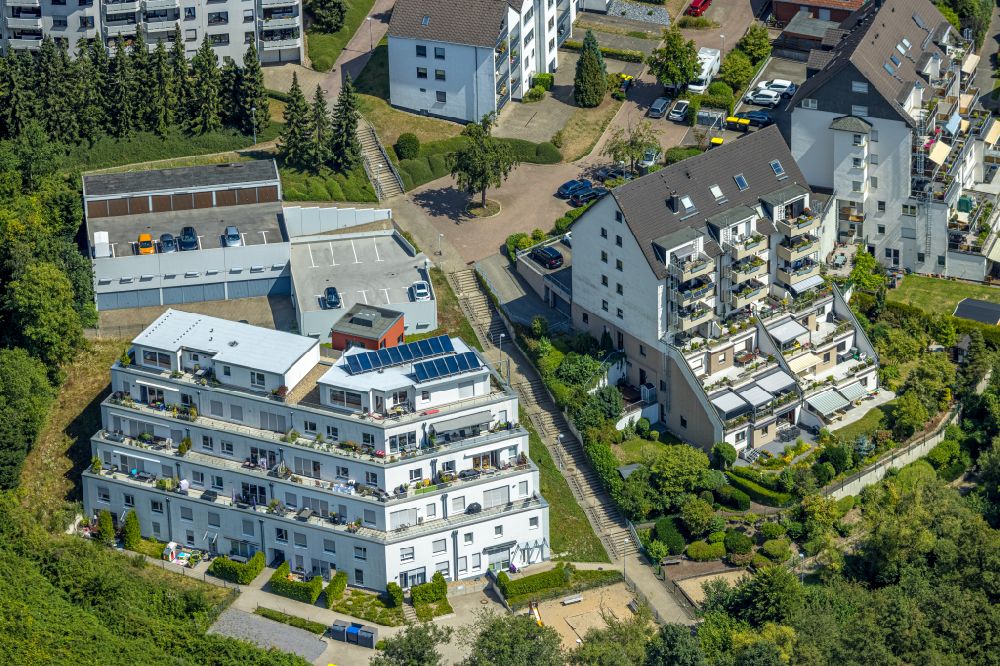 Aerial image Velbert - Residential area of the multi-family house settlement in Hanglage in Velbert in the state North Rhine-Westphalia, Germany