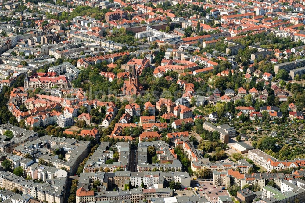 Halle (Saale) from the bird's eye view: Residential area of the multi-family house settlement Heinrich-Zille-Strasse and Rathenauplatz in the district Paulusviertel in Halle (Saale) in the state Saxony-Anhalt, Germany