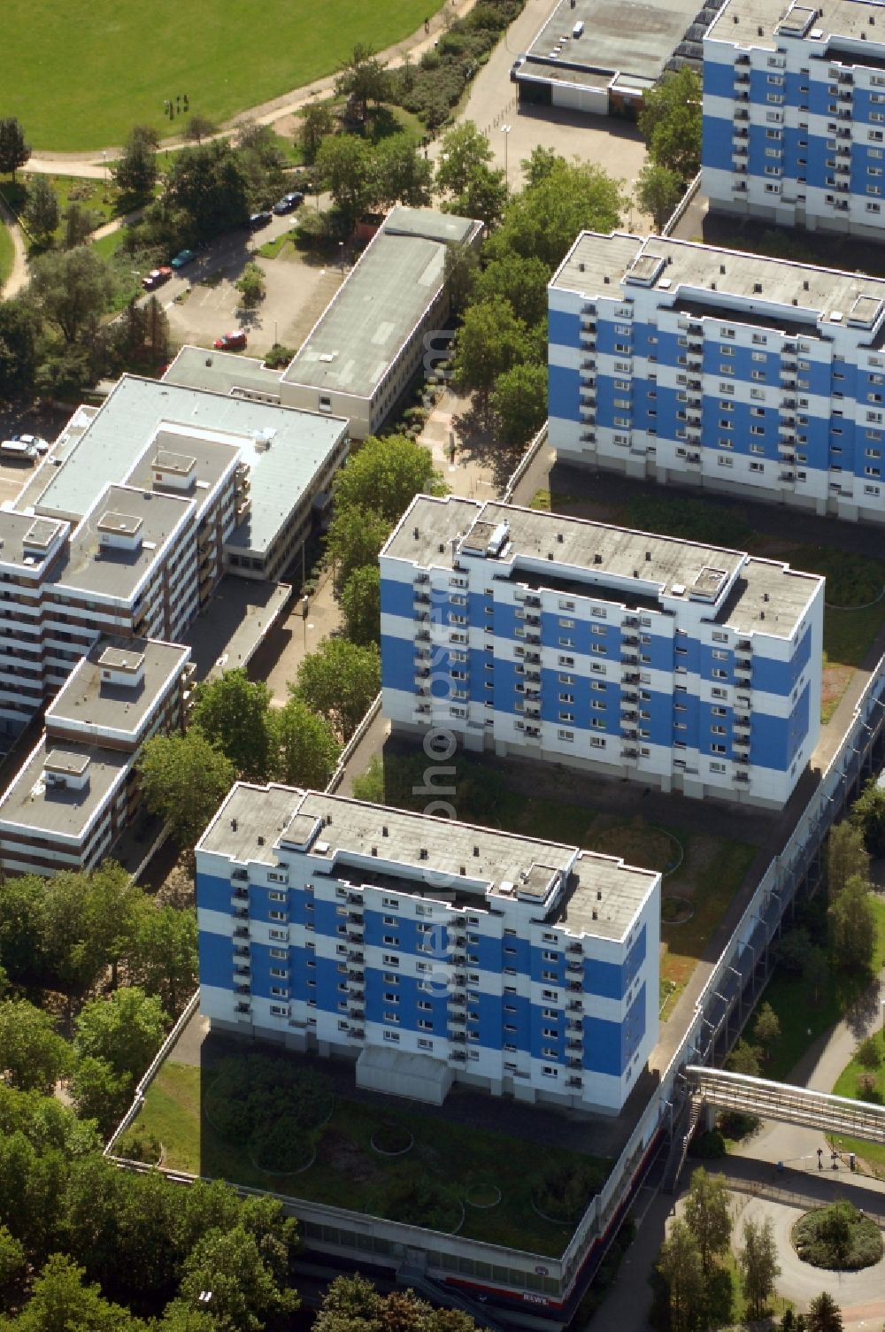 Aerial image Norderstedt - Roof and wall structures in residential area of a multi-family house settlement on Herold Center in Norderstedt in the state Schleswig-Holstein, Germany