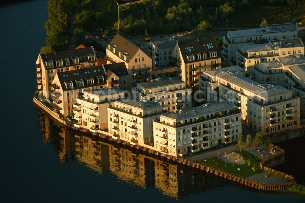 Aerial image Potsdam - Overlooking the historic town on the banks of the Havel memory of Potsdam, the state capital of Brandenburg. The area is being rebuilt by the company Prince of Prussia Grundbesitz AG, Speicherstadt GmbH, the Grothe group and Pro Potsdam. Here emerged condominiums and rental apartments