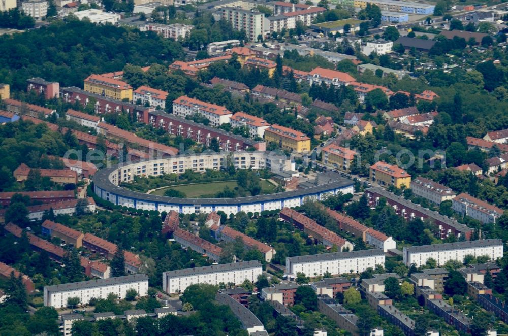 Berlin from above - Residential area of the multi-family house settlement Hufeisensiedlung on Lowise-Reuter-Ring - Fritz-Reuter-Allee in the district Britz in Berlin, Germany